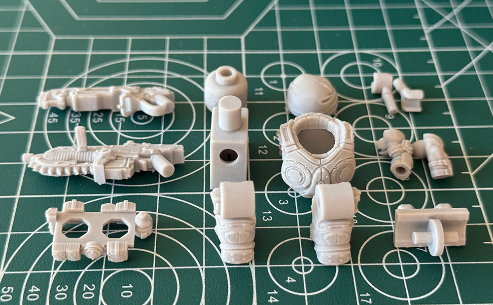 Marcus Fenix lego Minifigure Gears of War disassembled